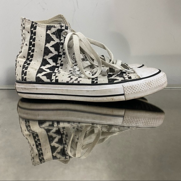 Converse Chuck Taylor Hi-Top - Picture 2 of 5